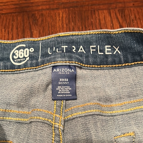 Arizona Ultra Flex Distressed Blue Jean Size 33 x 32 skinny - Picture 4 of 6